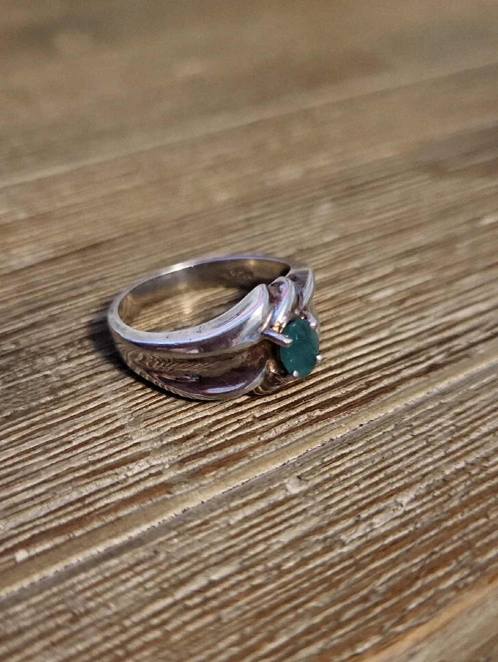 Vintage 925 Sterling Silver Emerald Stone Ring